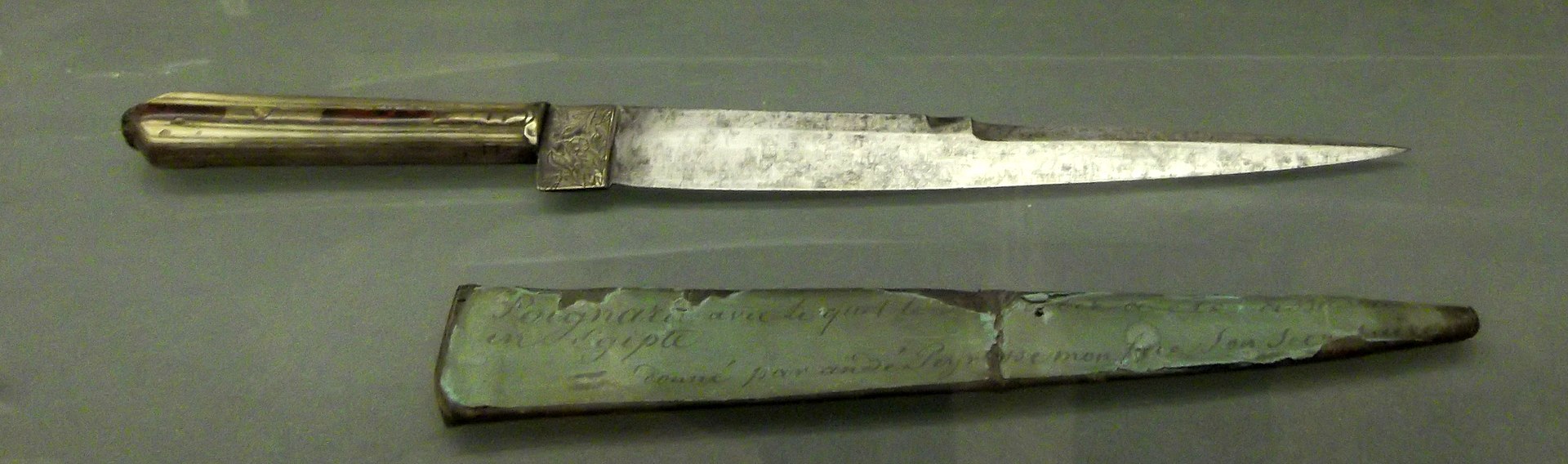 السكين المستخدمة في قتل كليبر